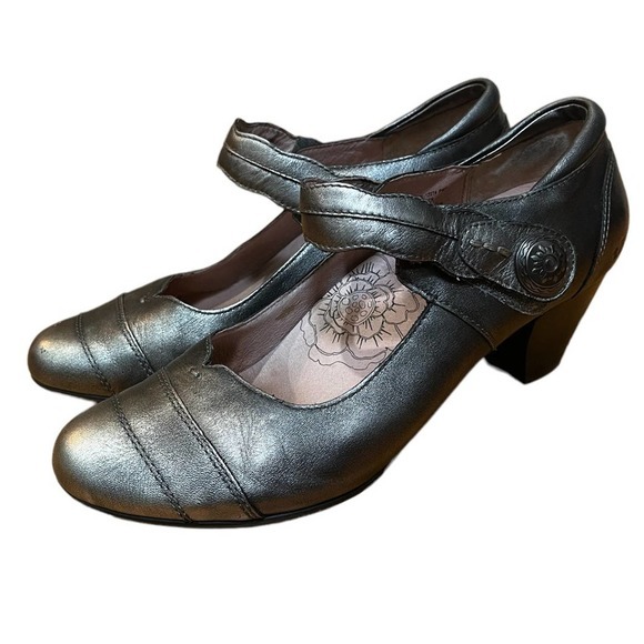 Taos Footwear Metallic Mary Jane Heels - Picture 1 of 8